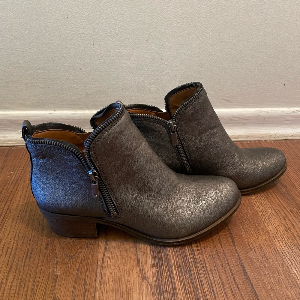 Gunmetal gray Lucky Brand booties 6.5 great condition